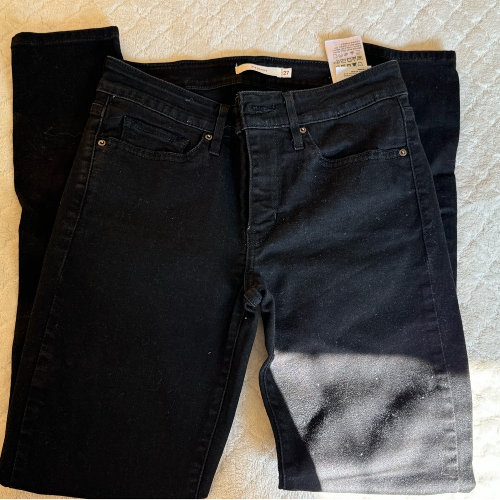 711 Skinny, Levi’s Jeans; Black; Size: 27; Cotton blend; Never worn